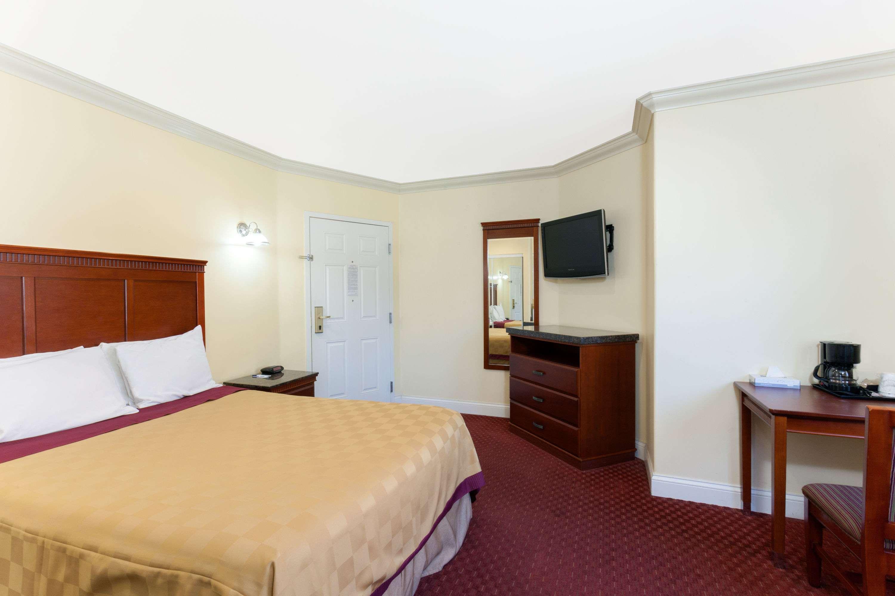 Travelodge By Wyndham Brea Eksteriør bilde
